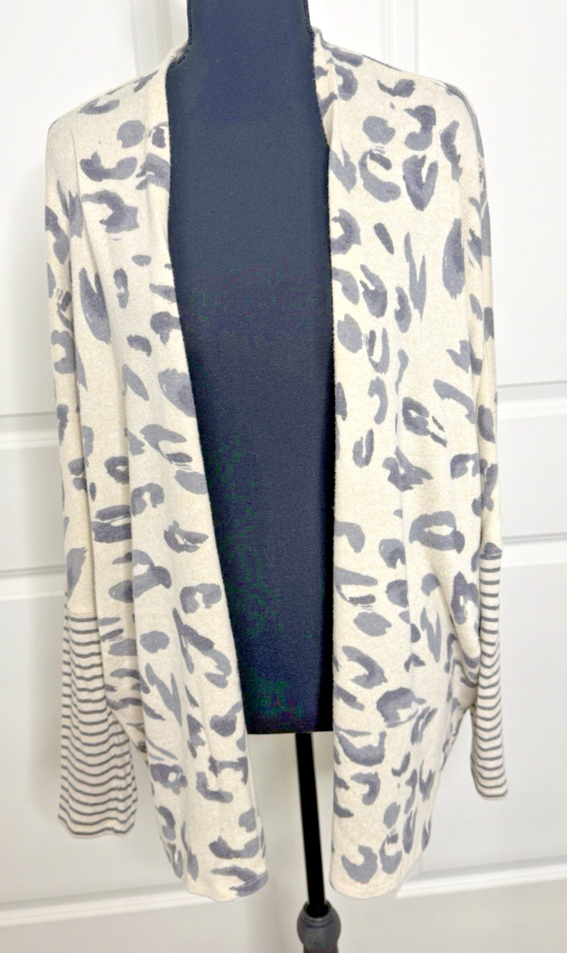 Maurices Sz L Animal Print Grey/Cream Lightweight Cotton Rayon Cardigan Sweater